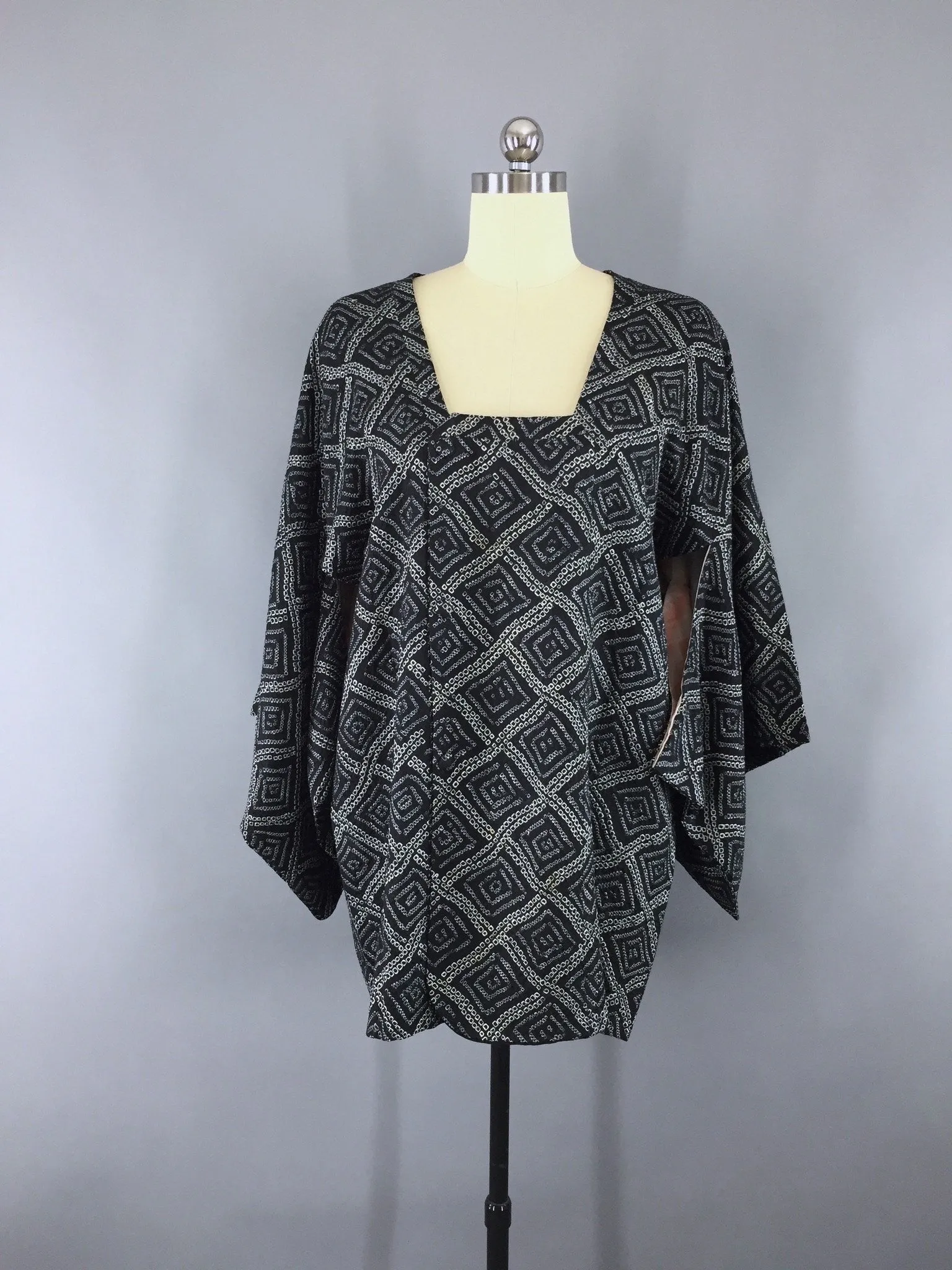 1950s Vintage Silk Michiyuki Kimono Coat Jacket in Black and White Shibori