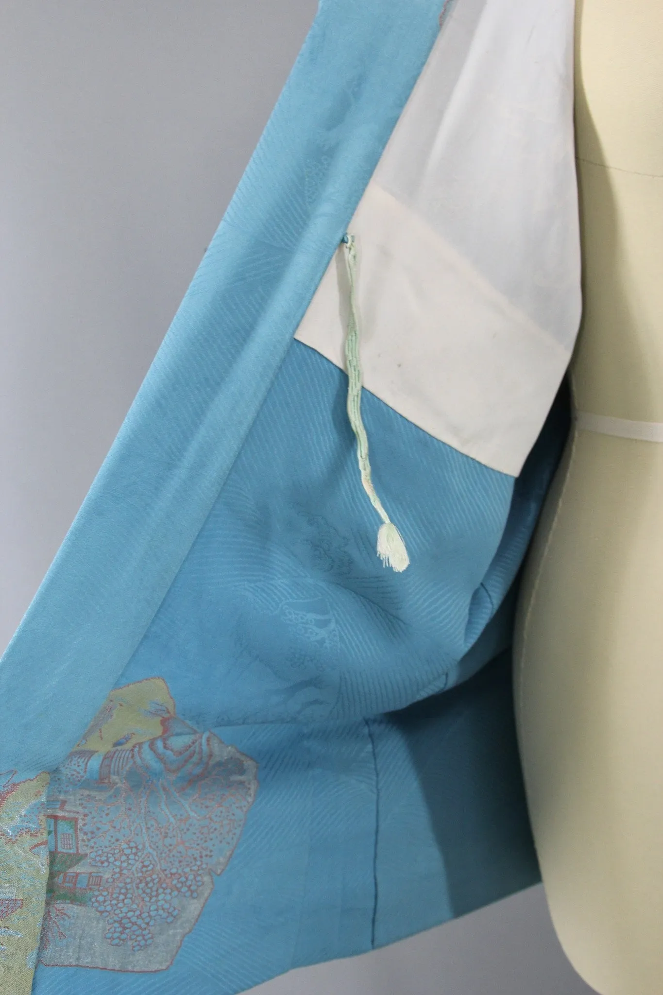 1950s Vintage Vintage Silk Haori Kimono Jacket Cardigan with Blue Urushi Embroidery