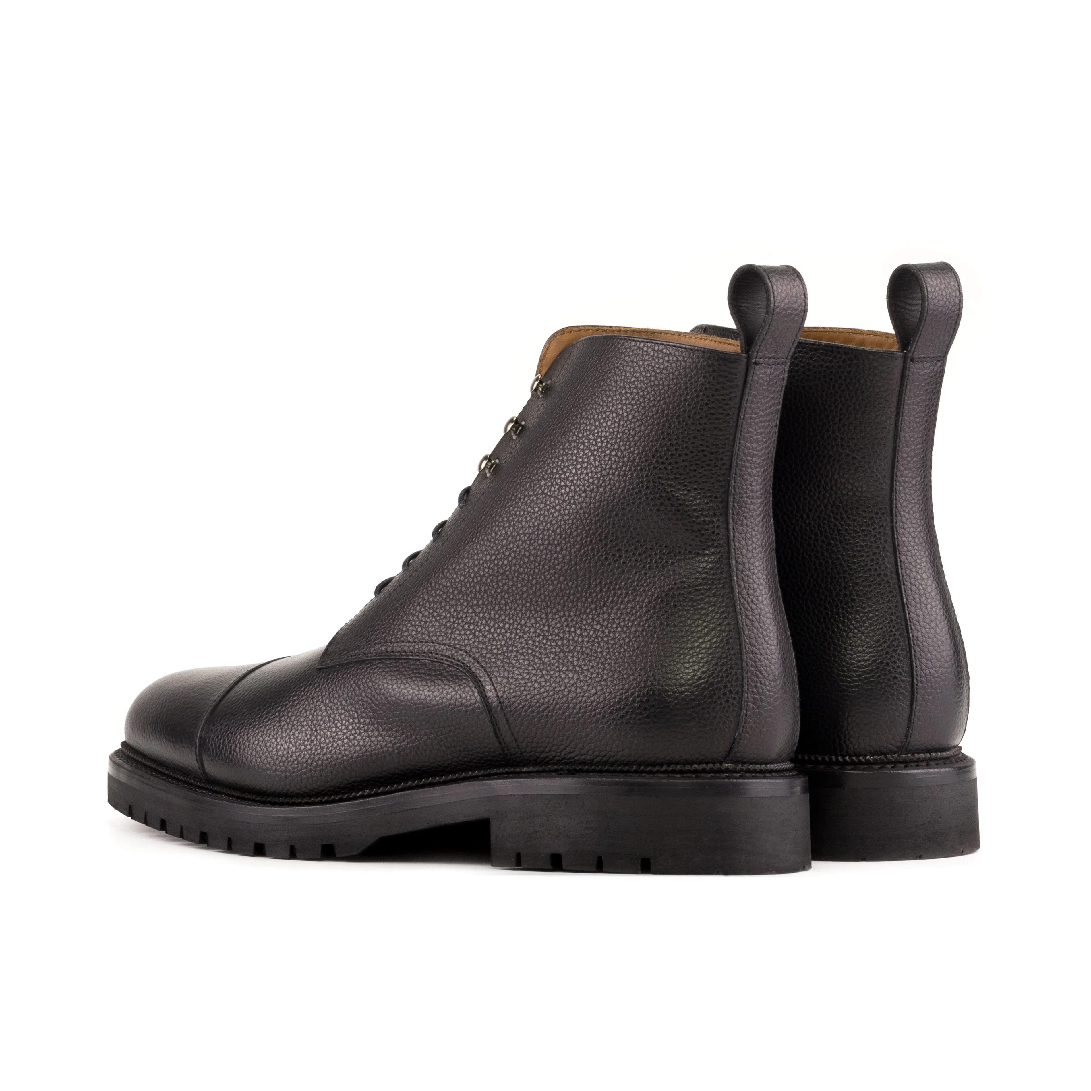 DapperFam Garrison in Black Men's Italian Full Grain Leather Jumper Boot