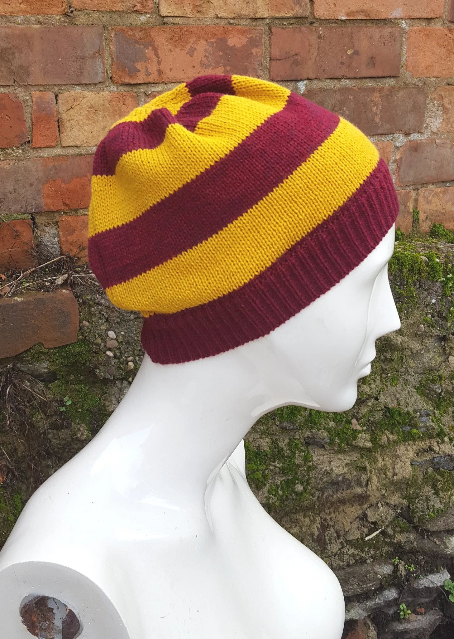 Gryffindor beanie hat, Hogwarts & Harry Potter inspired