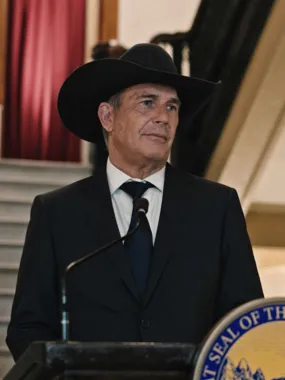 John Dutton Yellowstone Season 04 Black Suit