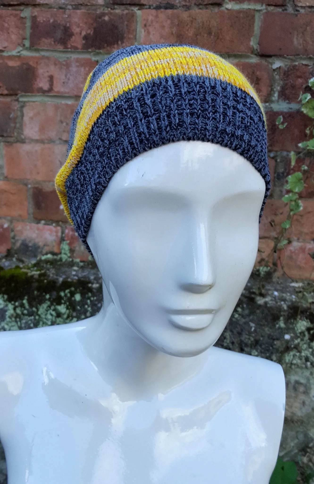 Newt scamander, vintage Huffle puff beanie hat.