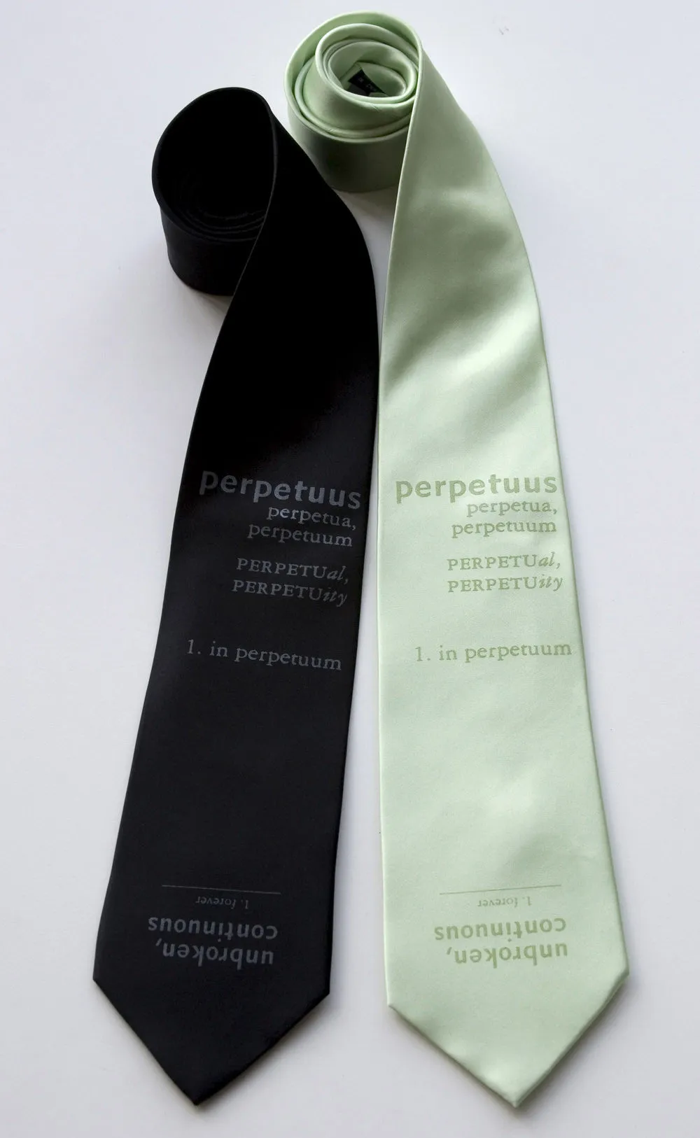 Perpetuus: Forever Microfiber Necktie